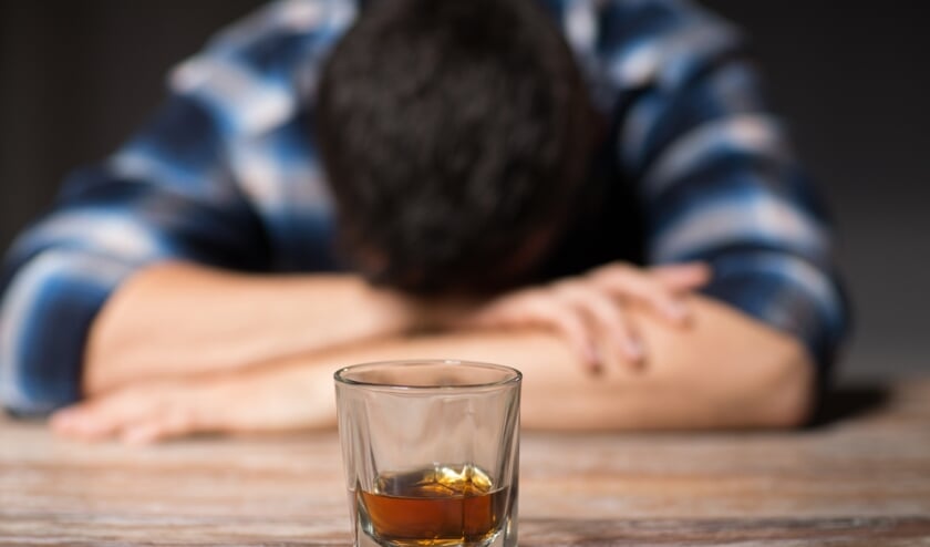 De drank heeft Ad alles gekost en daarom wil hij anderen daar graag voor behoeden.