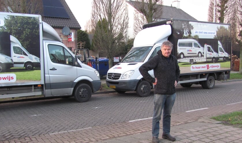 <p>Karel Dictus is fel gekant tegen de realisatie van een permanente bushalte voor zijn deur.</p>