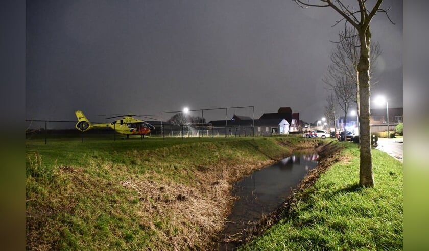 <p>Traumahelikopter landde zondagavond in Oud-Vossemeer.</p>