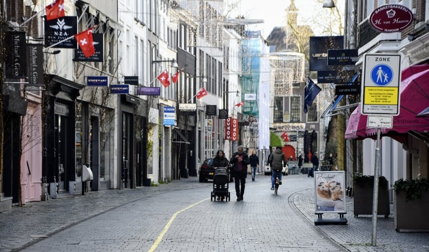 <p>Een rustige winkelstraat, foto ter illustratie</p>