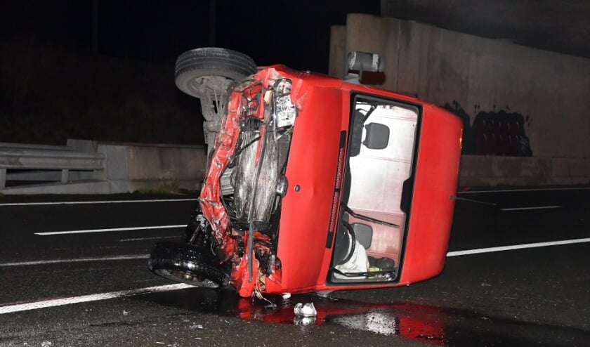 Ongeluk met bestelbus op A58, meerdere gewonden