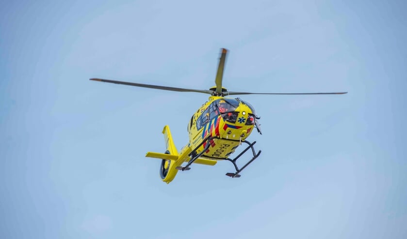 De traumahelikopter landde op de parkeerplaats van een supermarkt.