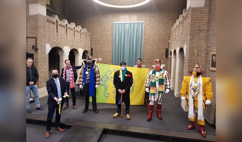<p>De prinsen carnaval en alle wethouders.</p>