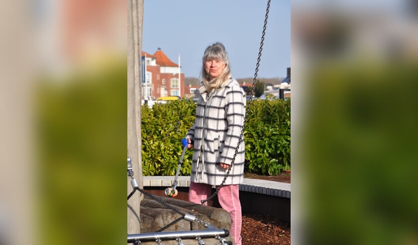 <p>Elly Zwijgers: 'De laatste tijd raap ik voornamelijk blikjes, die zie je steeds meer op straat'</p>