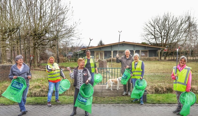 <p>Een aantal leden van de opschoonploeg van Wernhoutsburg.</p>