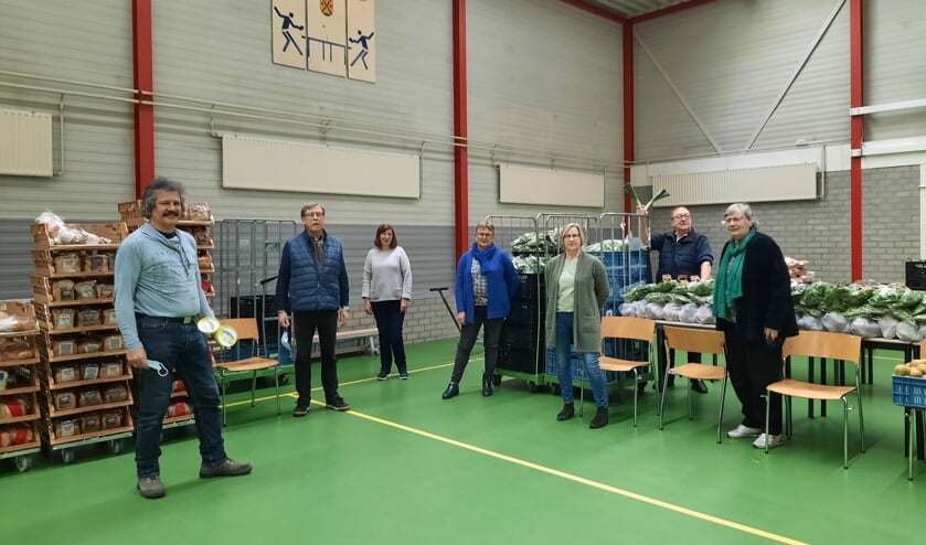 <p>De medewerkers van het uitgiftepunt in Steenbergen staan paraat.</p>