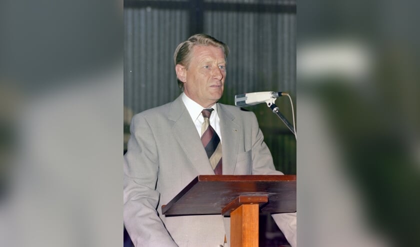 Dr. Jan Stumphius.
