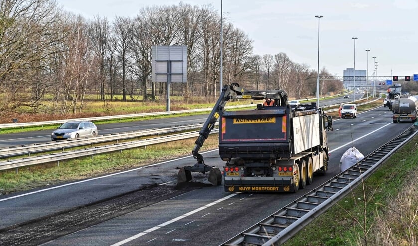 De herstelwerkzaamheden zijn in volle gang.