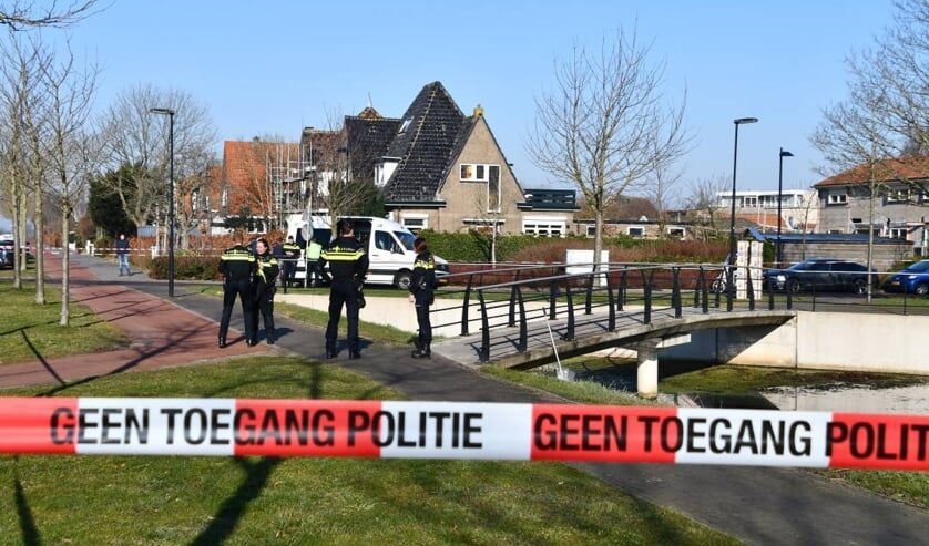 <p>De omgeving is afgezet voor het politieonderzoek in Lewedorp.</p>