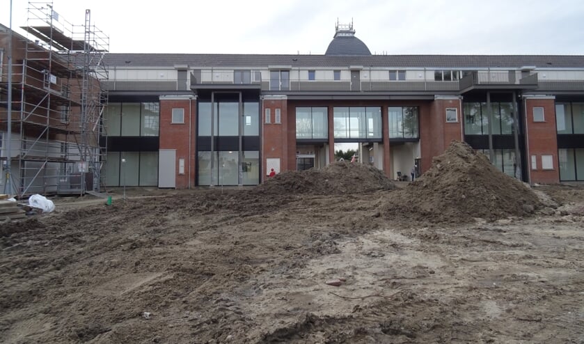 <p>De achterkant van de residentie met galerij. </p>