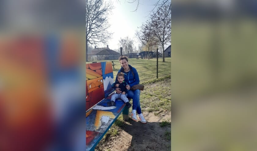 <p>Senn en zijn moeder Ellen Stoelman zijn fans van de kinderboerderij.</p>