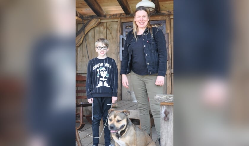 <p>Jaana van Marle en haar zoon Olli, nieuwkomers in Heense Molen.</p>