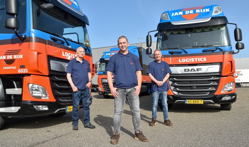 <p>Joël de Bruijn samen met zijn vader en opa</p>