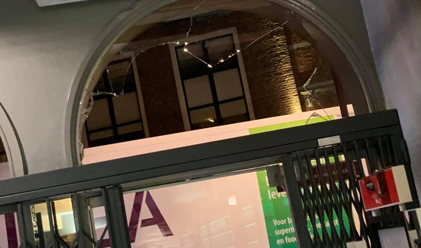 De ingeslagen ruit van Ton's Brillenmode