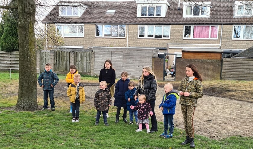 <p>Verdrietige gezichtjes bij de lege speeltuin. </p>