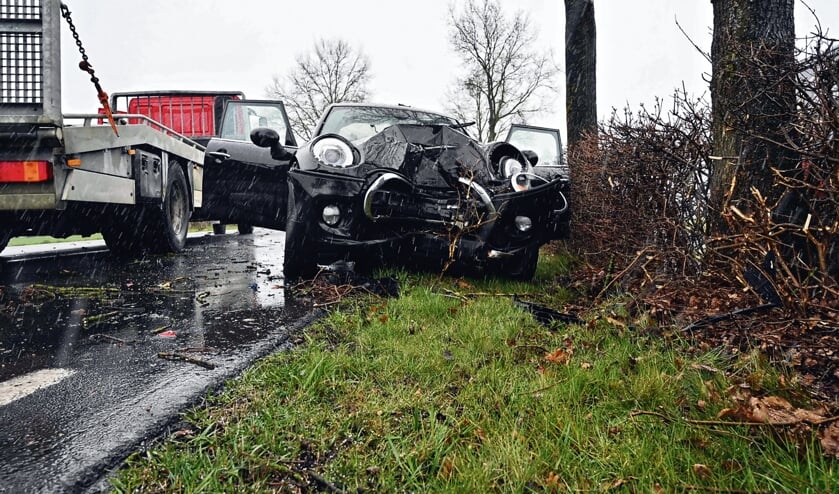 Ongeval met drie voertuigen tussen Rijsbergen en Zundert