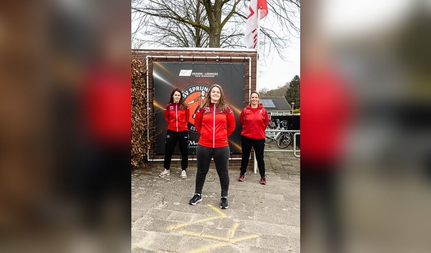vlnr: Lori Marseurs, Maud van der Linden en Corrie Antens